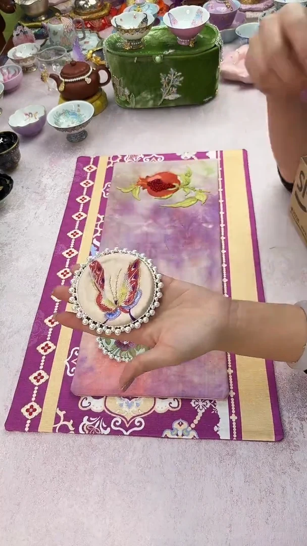 69重工刺绣珍珠杯垫