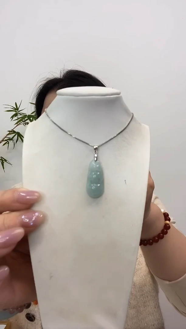 【闪购商品】翡翠颈饰银S925镶嵌小福豆赠合金链