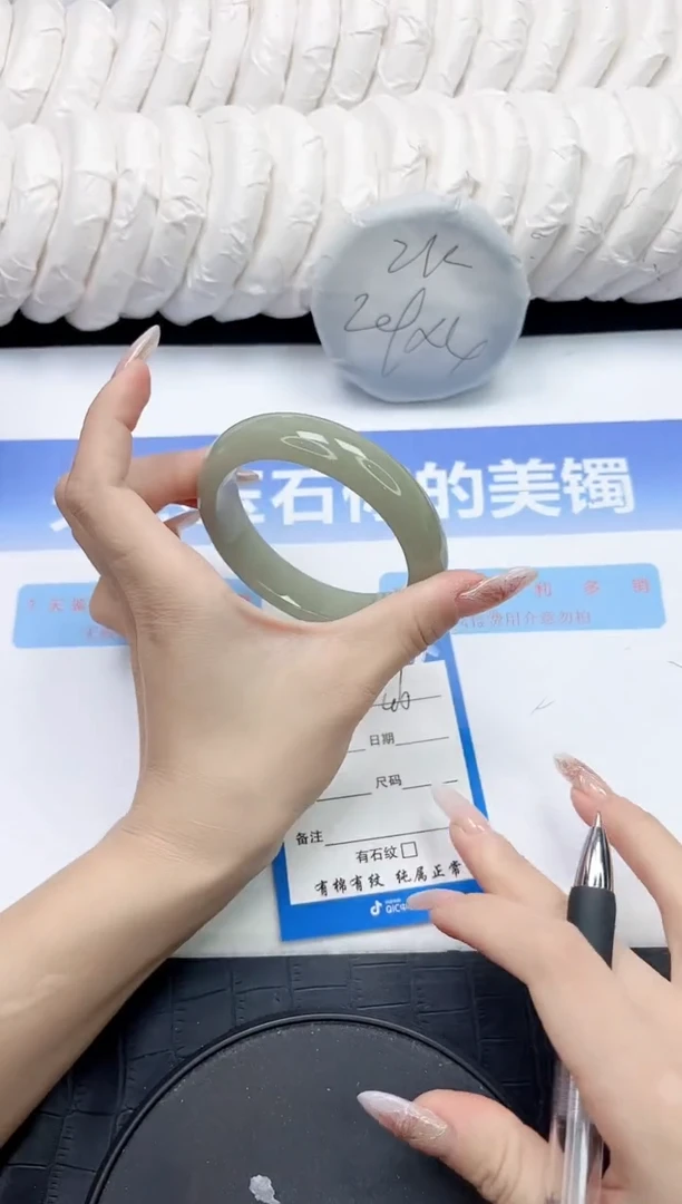 未镶嵌手镯石英质玉46-60.5