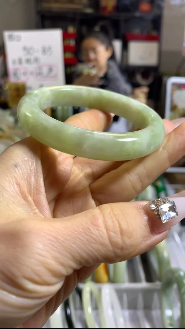 未镶嵌岫玉手镯18  55+ 包容