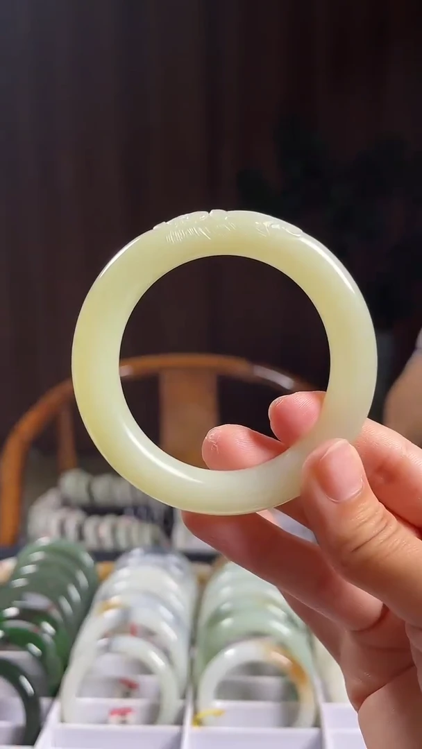 和田玉手镯未镶嵌54圈口