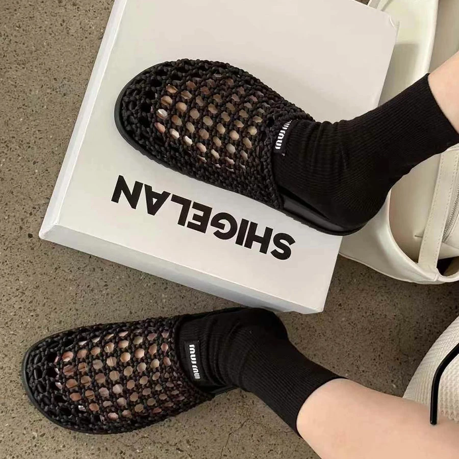 诗歌兰女鞋2025年夏新款真皮包头拖鞋百搭休闲镂空编织渔网凉拖鞋