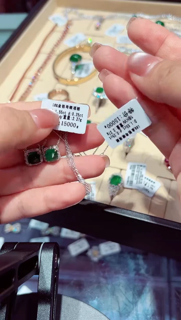 戒指18K金镶嵌祖母绿不退不换1.55ct定99总7000