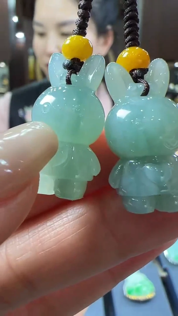 【闪购商品】翡翠挂件未镶嵌兔子包挂（多样性发其一）