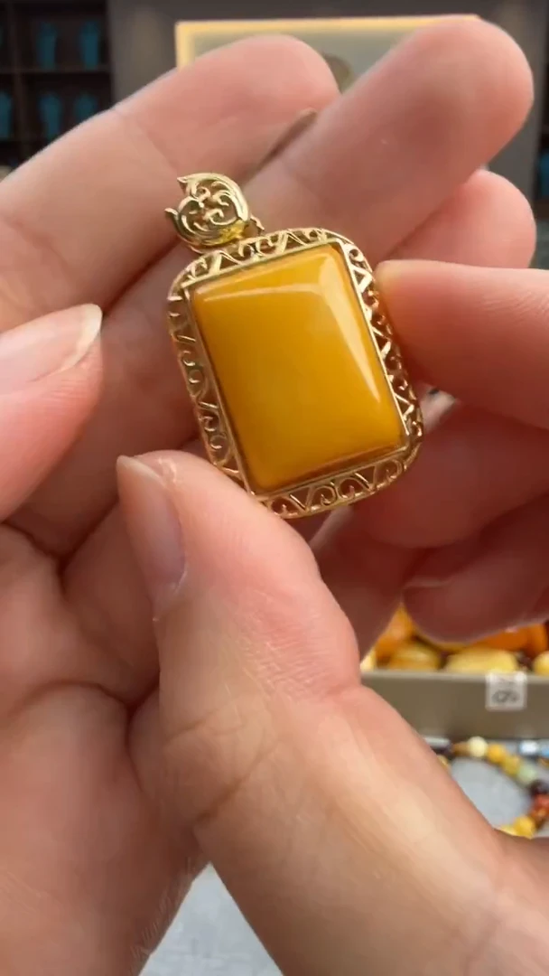 琥珀颈饰未镶嵌假一罚三秒拍号44