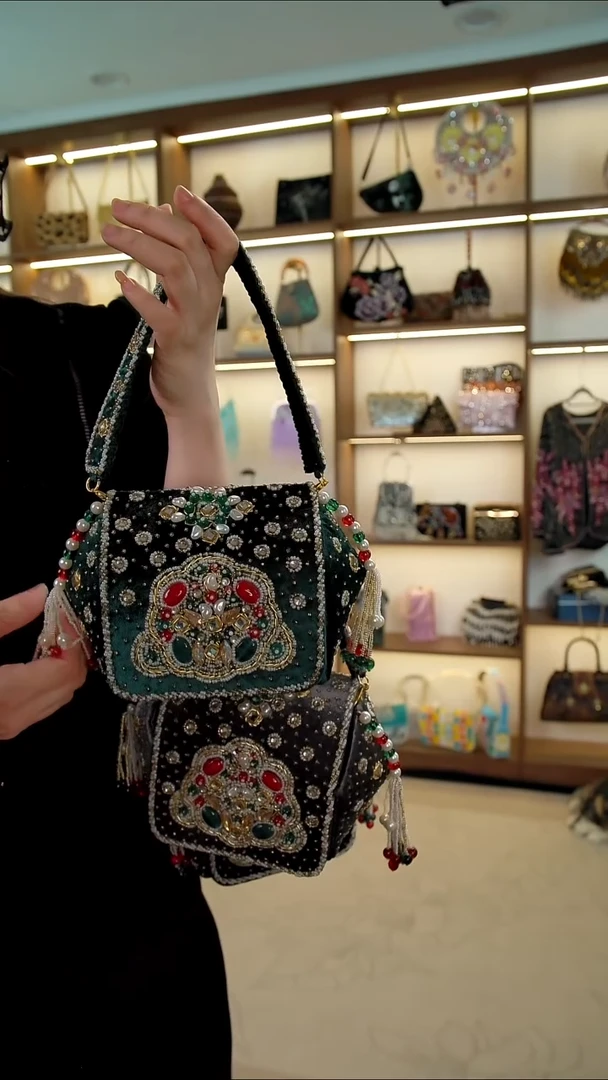 织物29百格汇手工串珠包