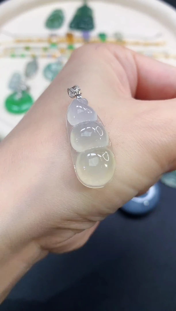 翡翠18K金镶嵌吊坠(不含链)豆子|980