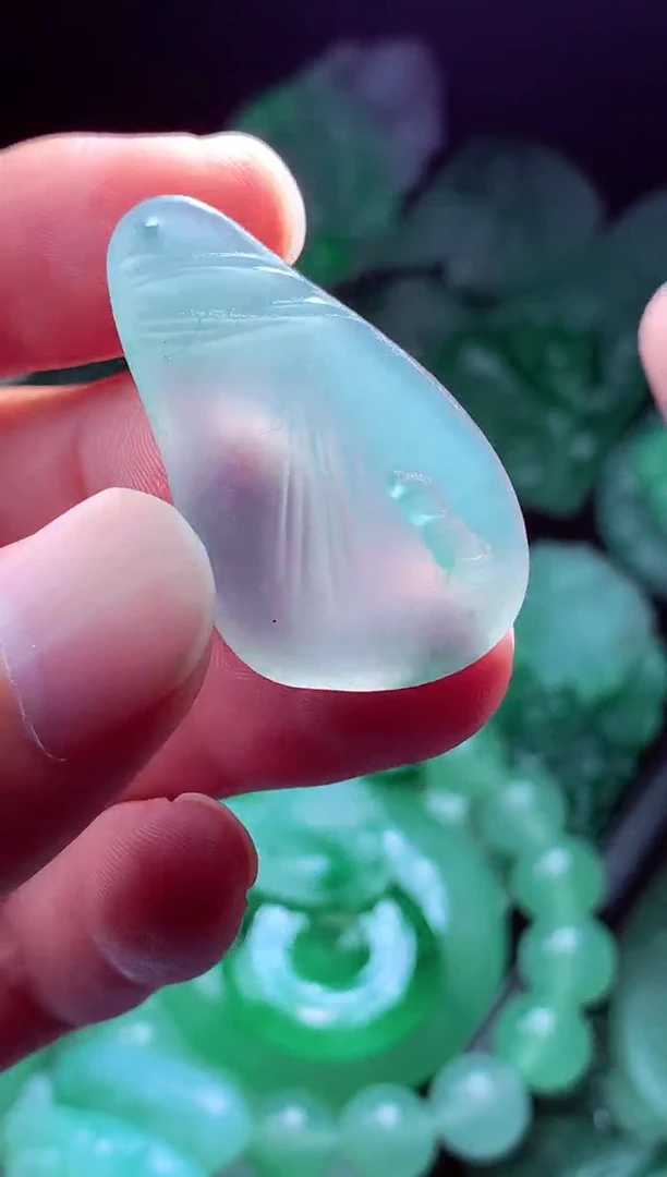 未镶嵌定制翡翠胡**?翡翠毛货定制