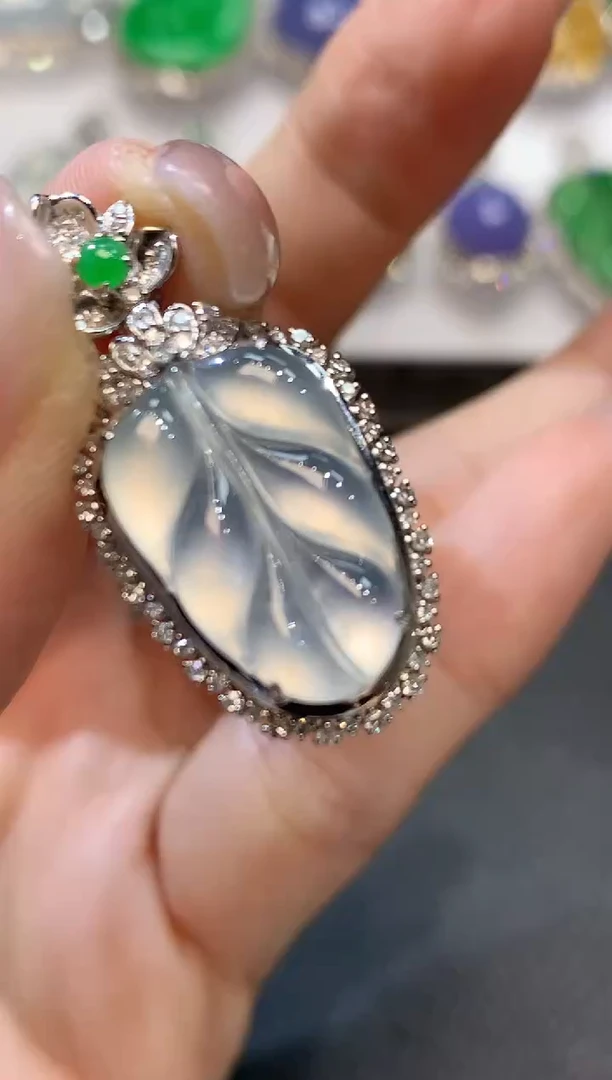 【闪购商品】翡翠吊坠(不含链)18K金镶嵌A44
