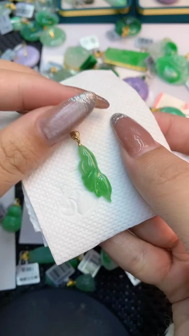 颈饰18K金镶嵌翡翠1