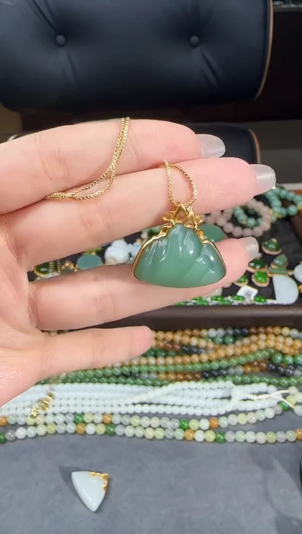 吊坠(不含链)18K金镶嵌和田玉1