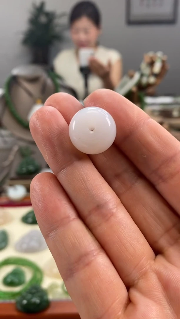 和田玉未镶嵌颈饰平安扣