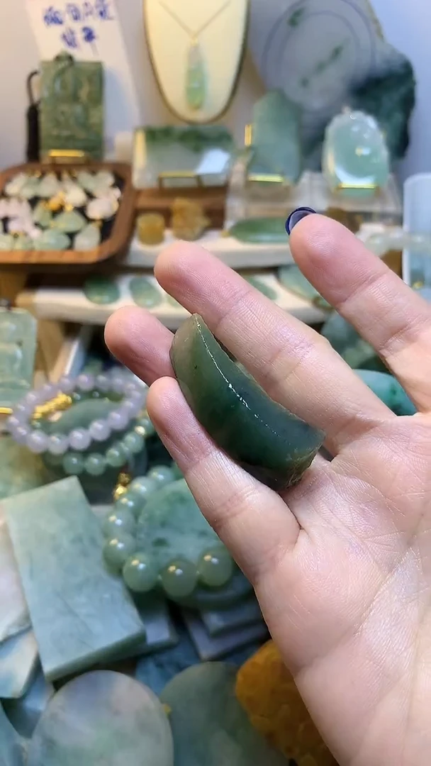 未镶嵌挂件翡翠缅甸A货翡翠,没有运费险,有纹有裂