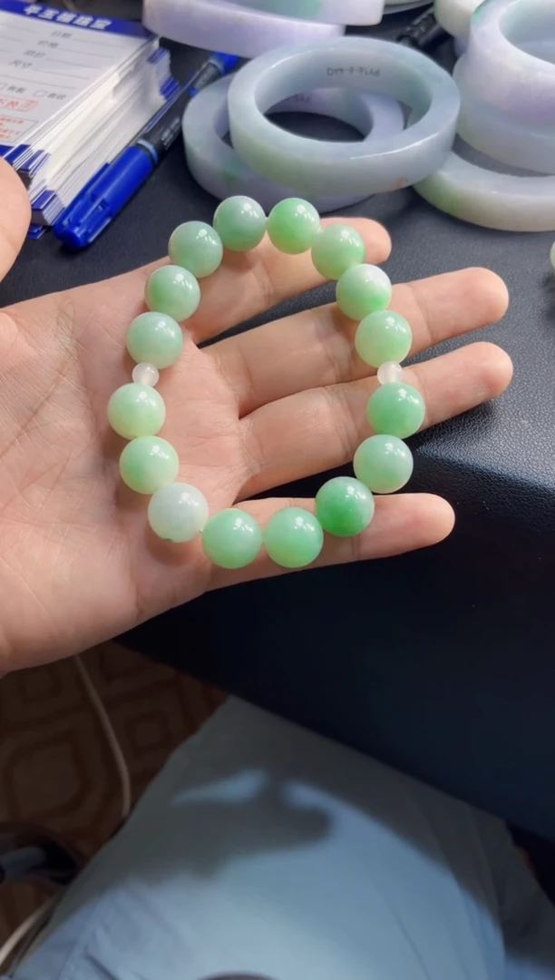颈饰未镶嵌翡翠天然翡翠A或珠子