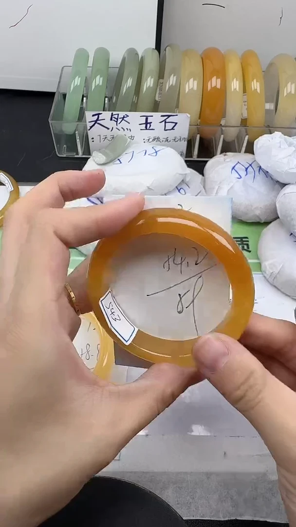 未镶嵌手镯石英质玉122/53-55