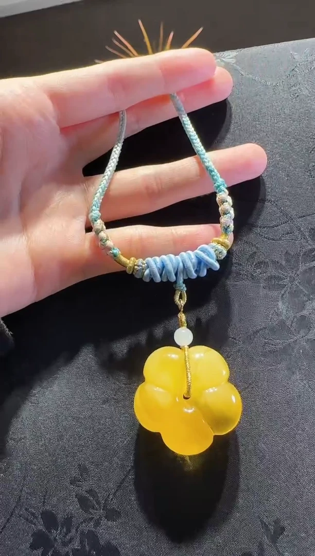 蜜蜡颈饰18K金镶嵌花花吊坠