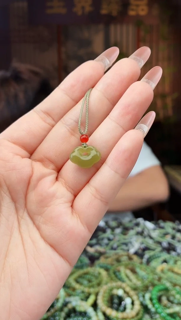 和田玉未镶嵌颈饰拍一发一