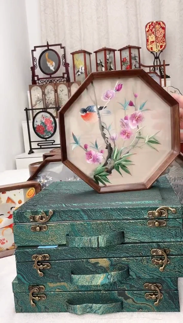 扇子苏绣作品手工摆台