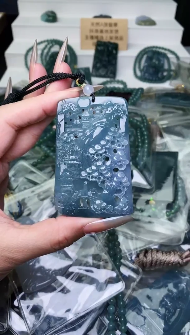 颈饰未镶嵌翡翠