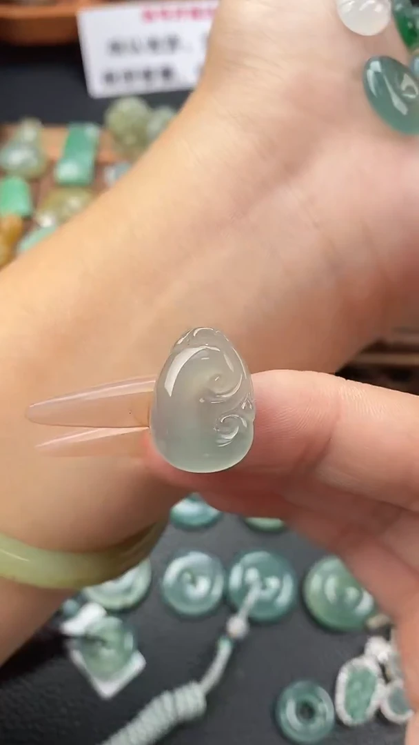 颈饰未镶嵌翡翠如意