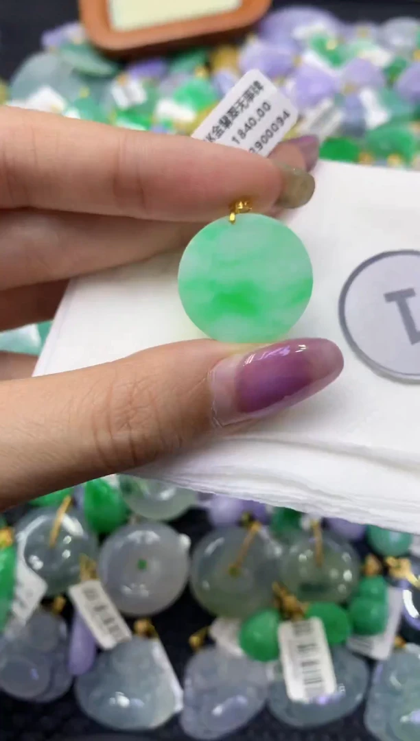 颈饰18K金镶嵌翡翠天然缅甸翡翠A货