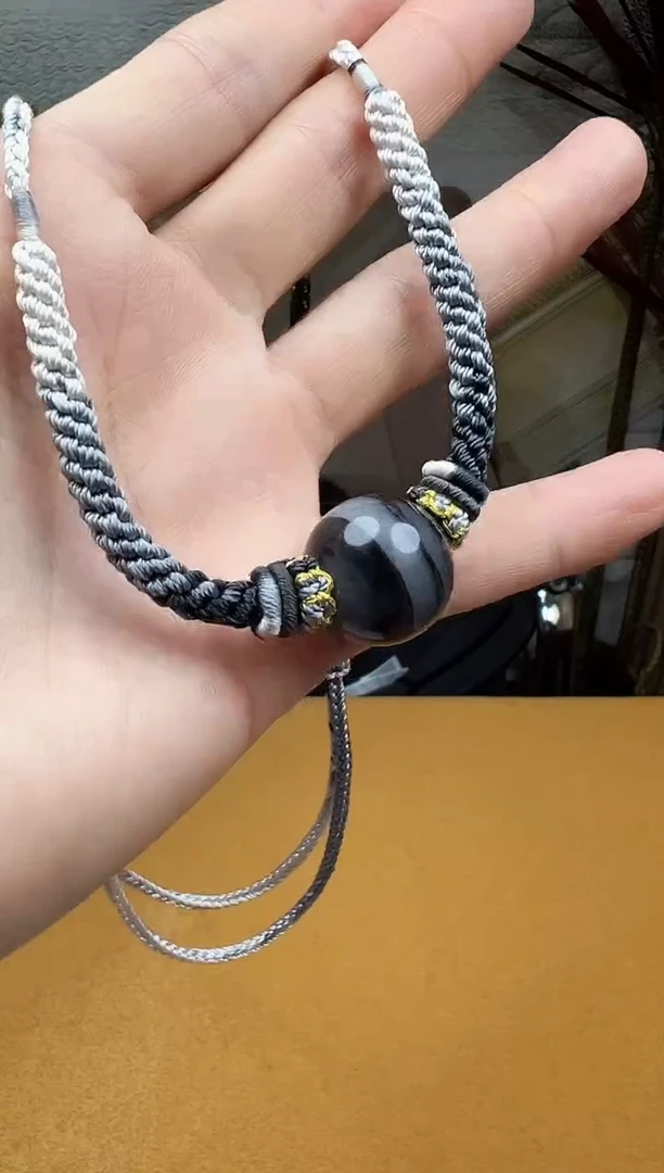 颈饰未镶嵌石英质玉吊坠