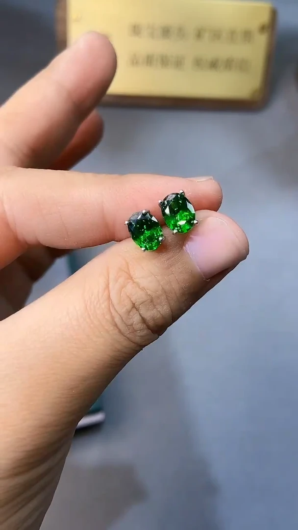 【闪购商品】透辉石耳饰银S925镶嵌354