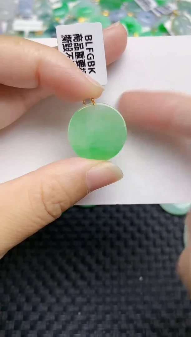 翡翠18K金镶嵌颈饰天然A货翡翠