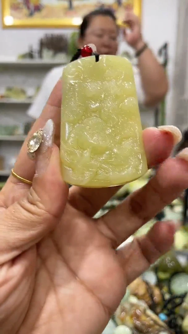 岫玉未镶嵌吊坠
