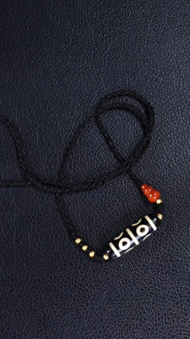 【闪购商品】玛瑙/玉髓颈饰银S925镶嵌八眼玛瑙珠吊坠