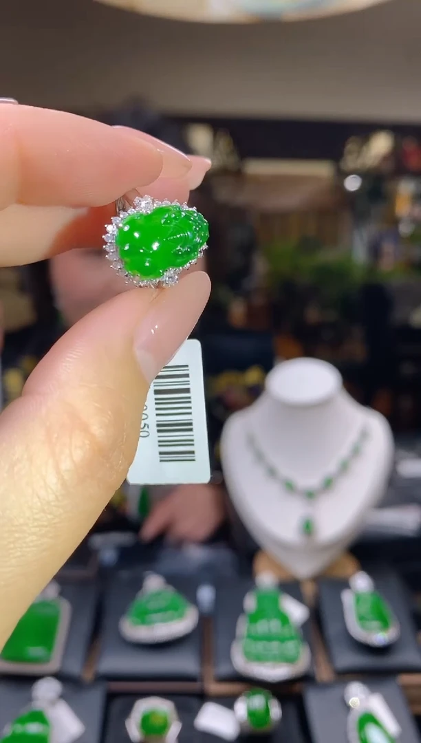 【闪购商品】翡翠吊坠(不含链)18K金镶嵌翡翠戒指