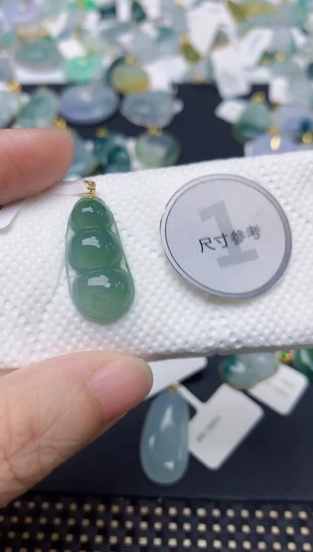 颈饰18K金镶嵌翡翠天然缅甸A货翡翠