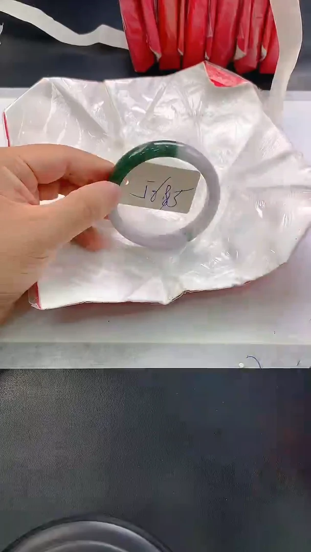 未镶嵌手镯翡翠85