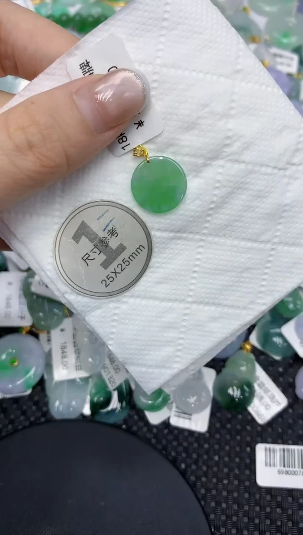 颈饰18K金镶嵌翡翠111111111