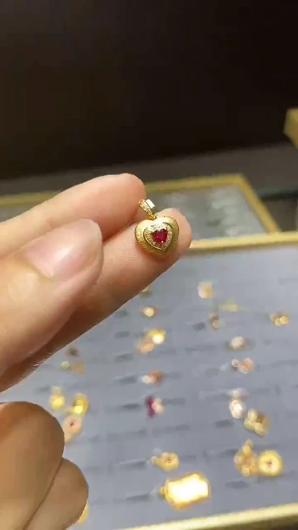 颈饰18K金镶嵌红宝石1