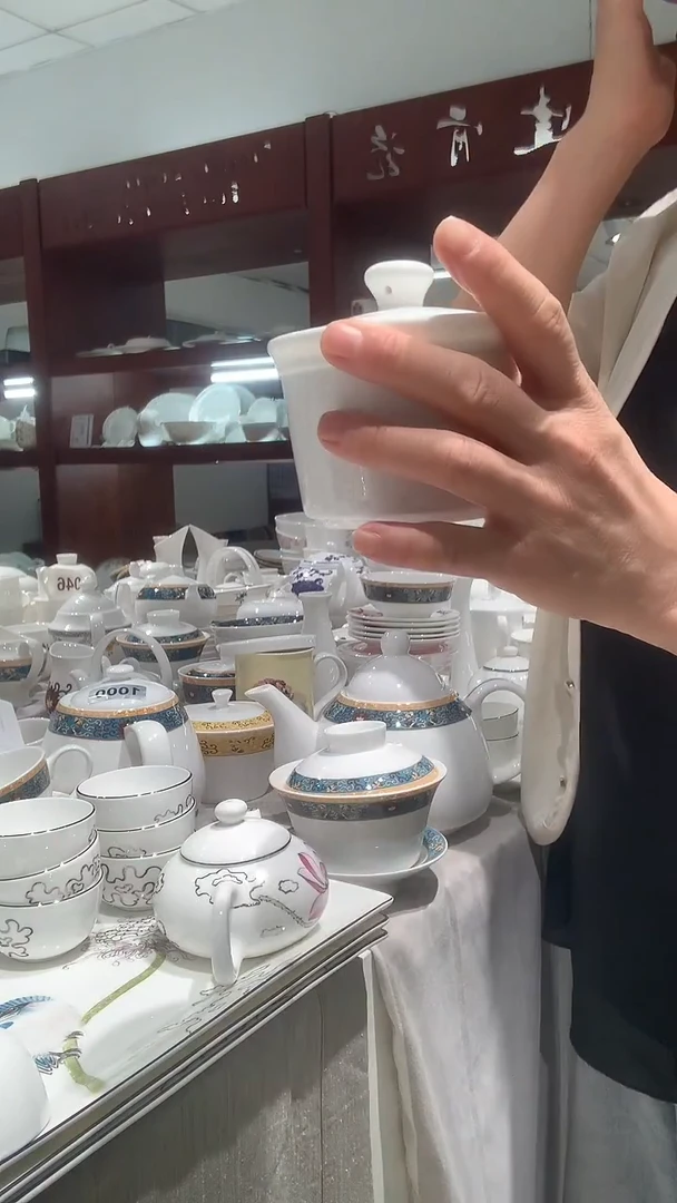 白瓷炖盅隆达骨质瓷随机送小调羹