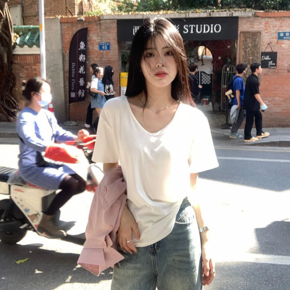 白色v领正肩百搭短袖t恤女夏季2025新款高级感打底衫内搭辣妹上衣