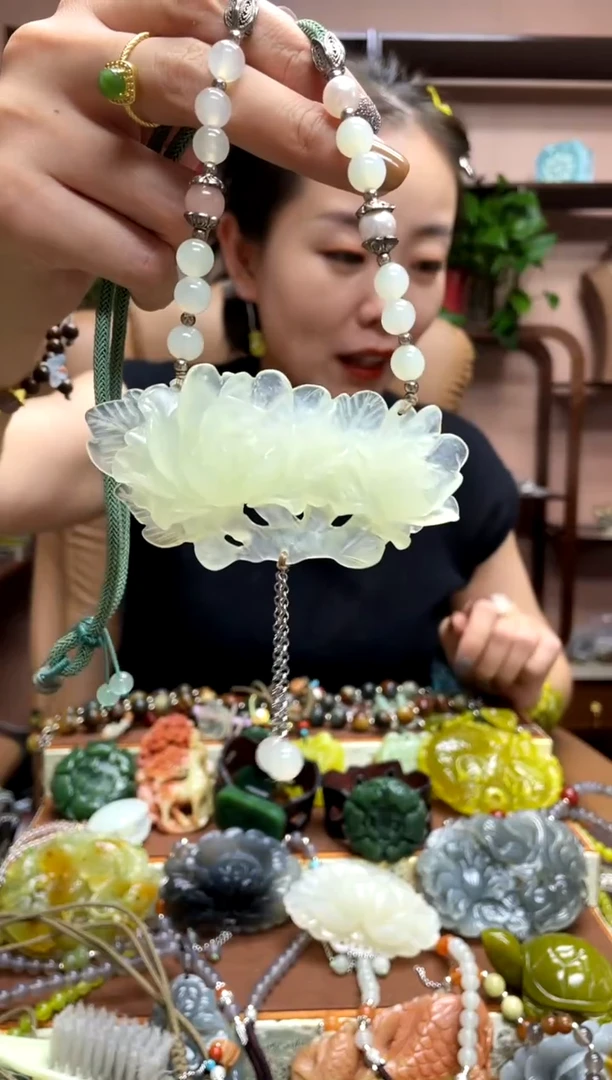 未镶嵌岫玉吊坠·