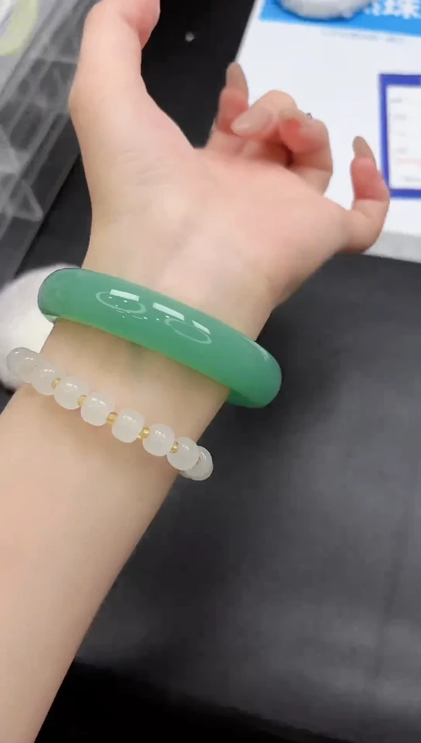 未镶嵌手镯石英质玉26-58.2