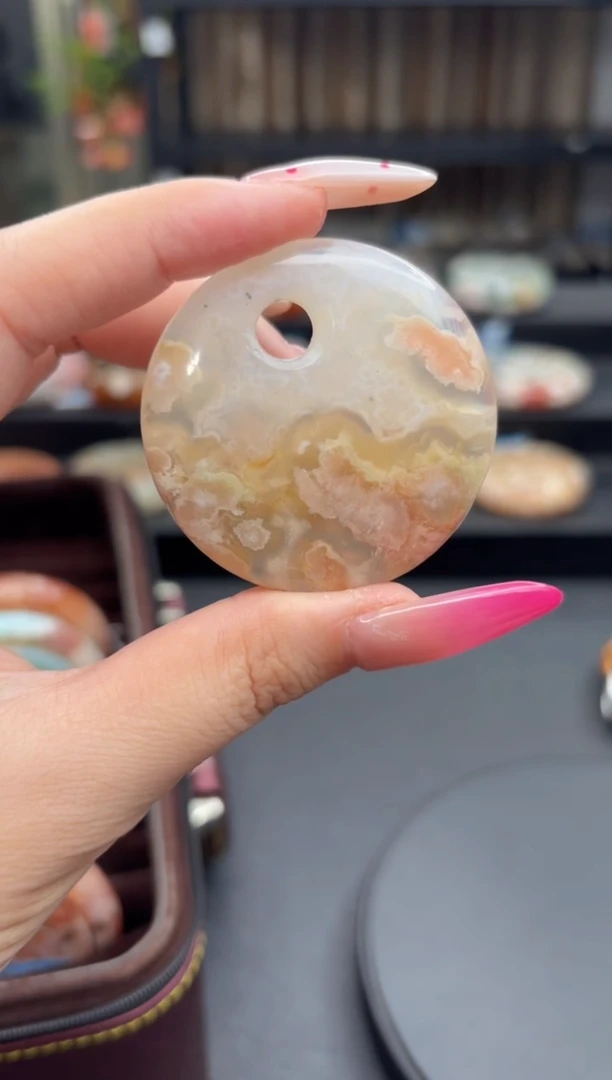 颈饰未镶嵌石英质玉292沙眼