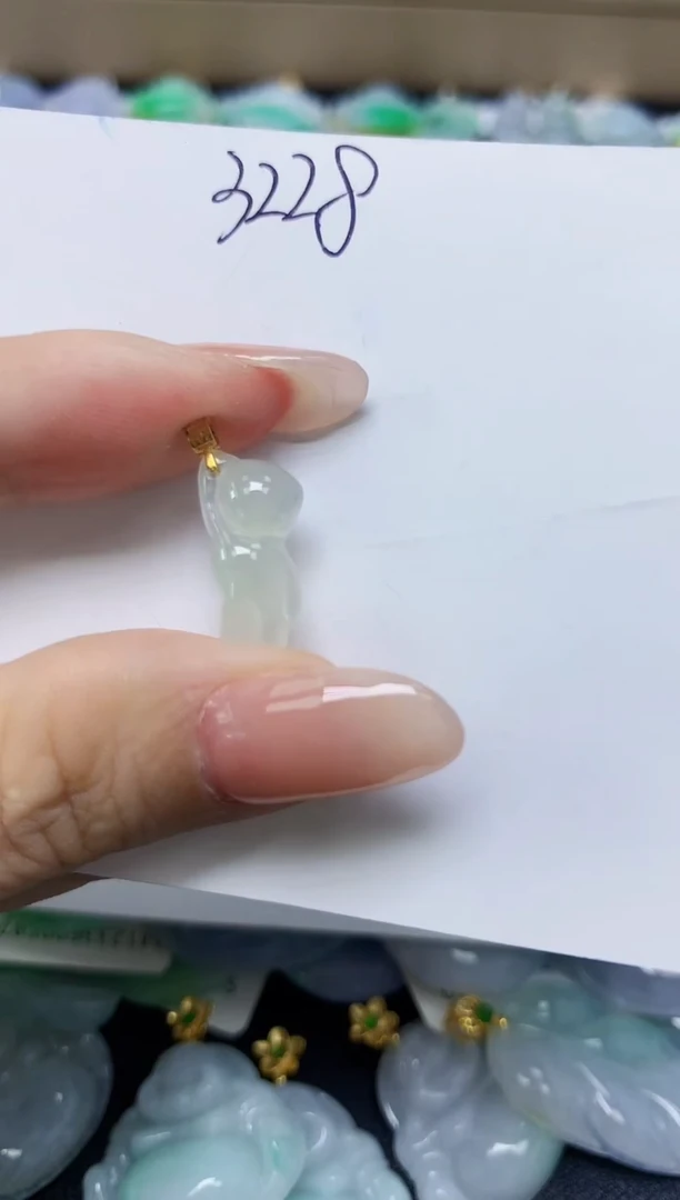 翡翠未镶嵌颈饰天然缅甸翡翠A货