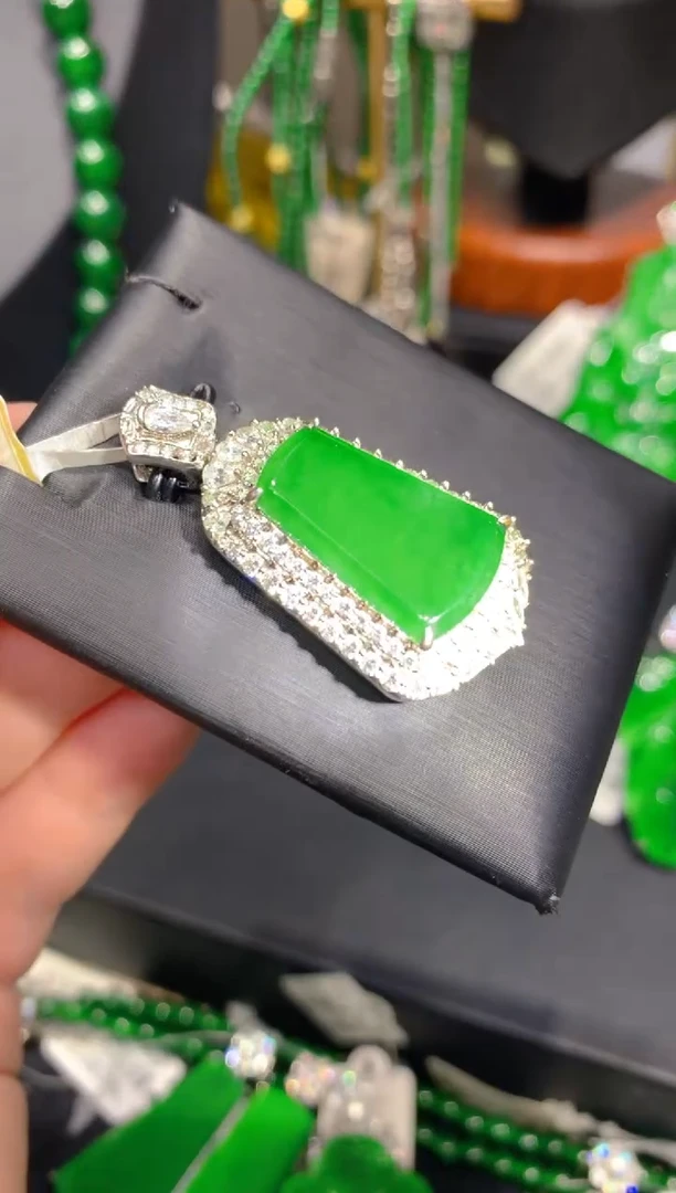 颈饰未镶嵌翡翠3一季