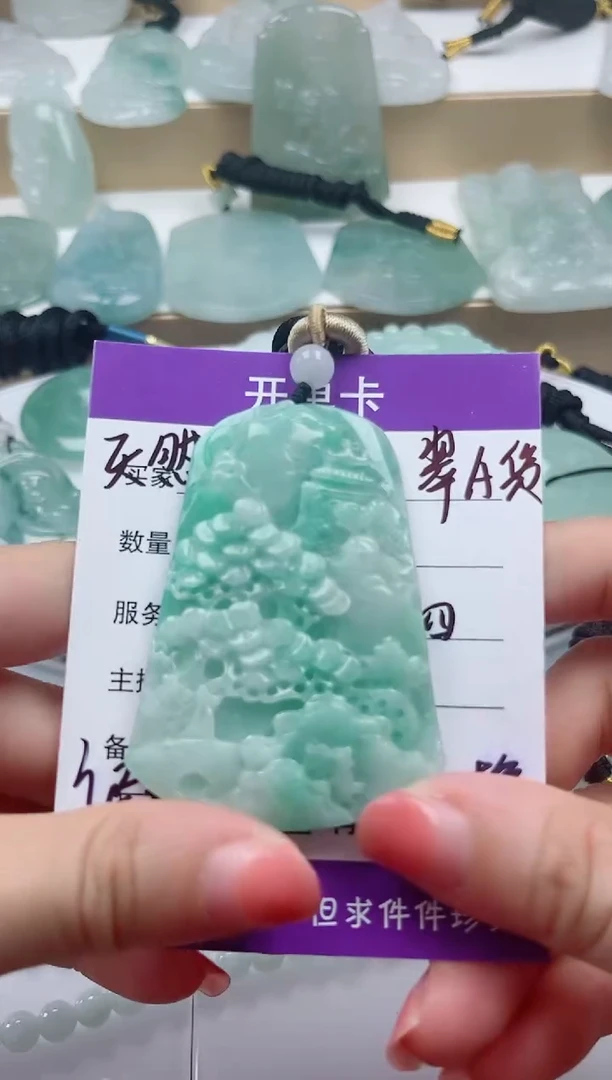 颈饰未镶嵌翡翠