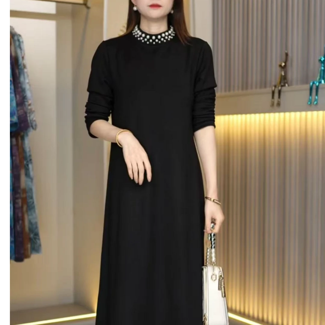 新款加绒加厚半高领秋冬遮肉珠子长袖气质冬季黑色修身连衣裙