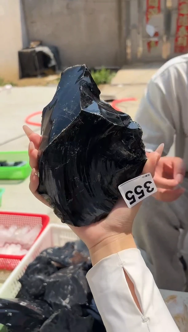 摆件未镶嵌水晶黑yao石355