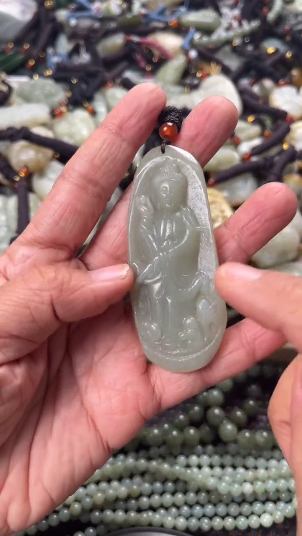 【闪购商品】和田玉颈饰未镶嵌多样性发货没有证书，拍一发一.有瑕