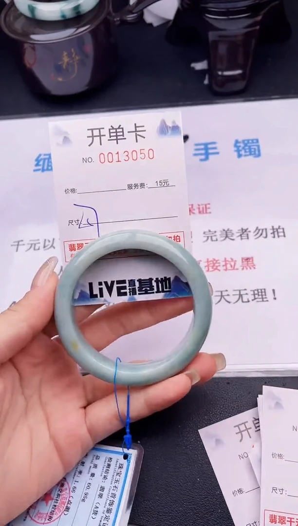 翡翠手镯未镶嵌拍哪个图片就是发哪个50