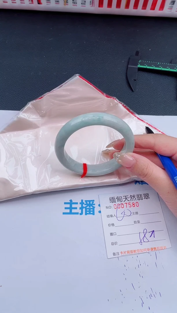 未镶嵌手镯翡翠天然翡翠手镯