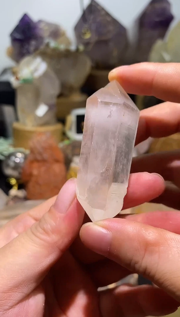 水晶珠宝半成品未镶嵌22号高透完整的水晶柱