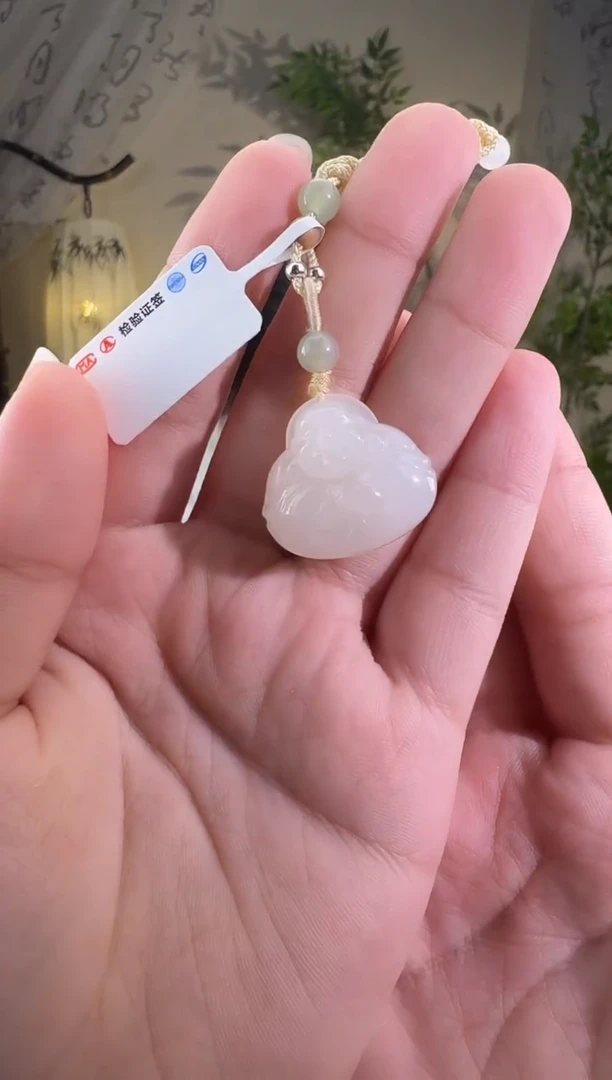 和田玉未镶嵌颈饰抱抱佛 无